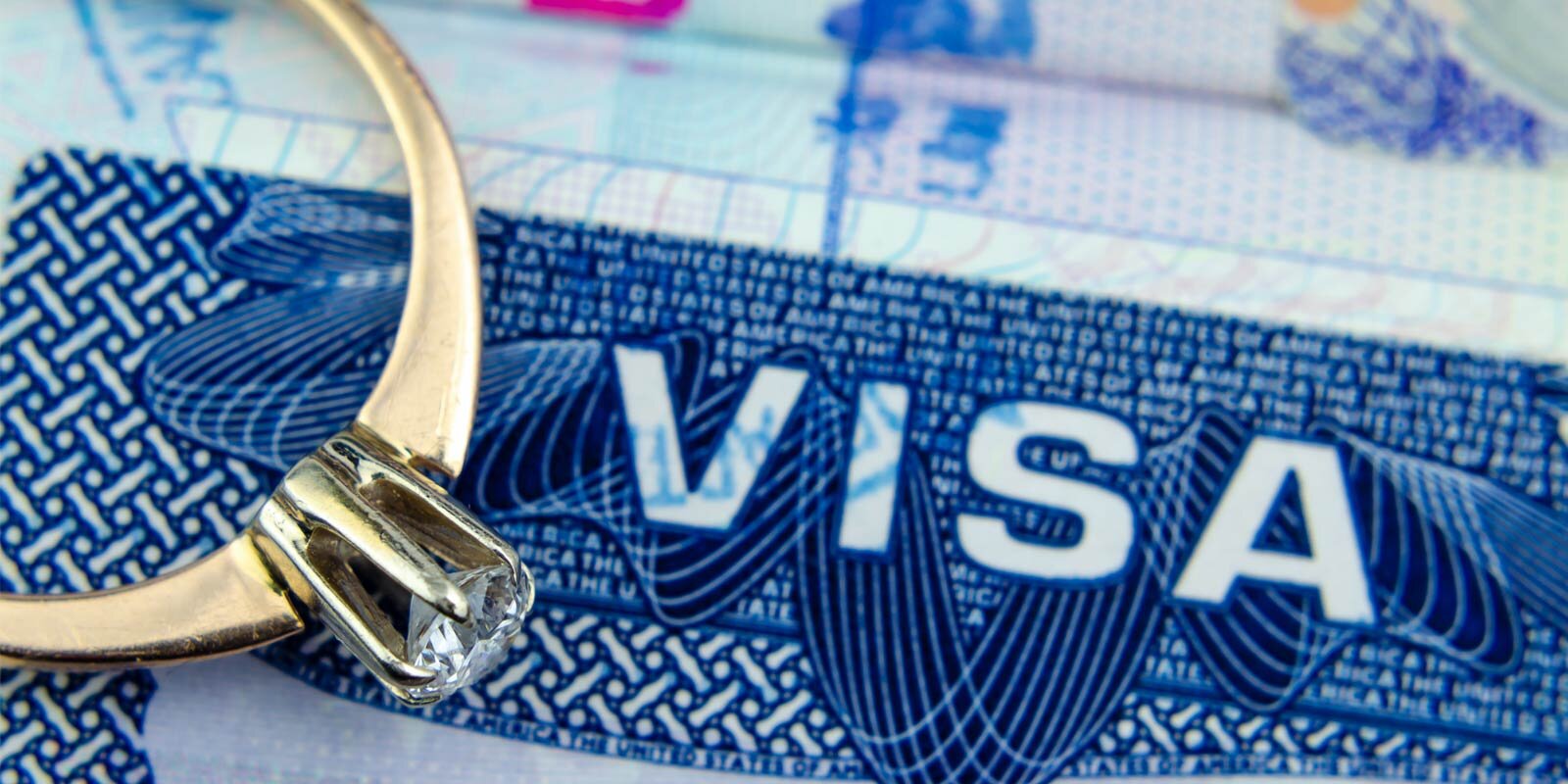 Visa K-1 khác với visa nhập cư thông thường vì người nộp đơn phải kết hôn với người bảo lãnh trong vòng 90 ngày